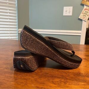 Volatile Brown Raffia wedge sandals size 9.5